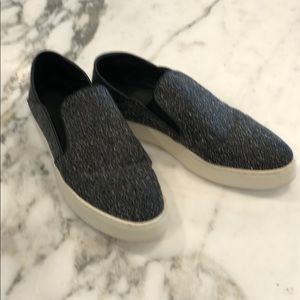 VINCE size 7.5, dark gray tweed, leather insert